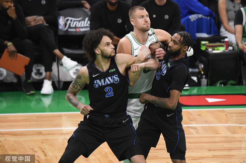 郑钦文当选WTA2025年度最受球迷欢迎单打球员